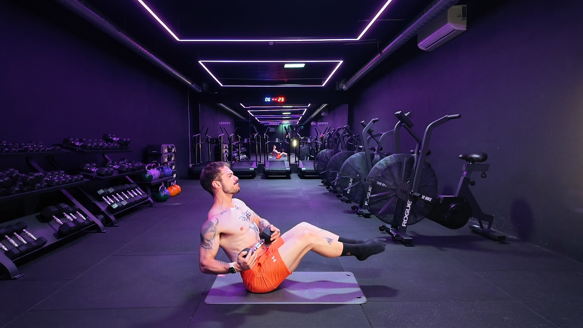 Tiago training in a studio