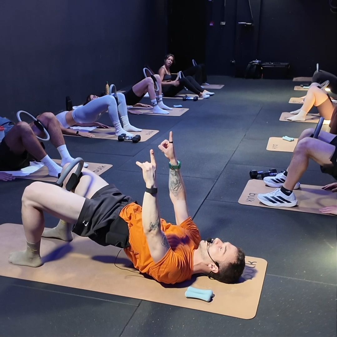 Tiago leading a group sculpt class